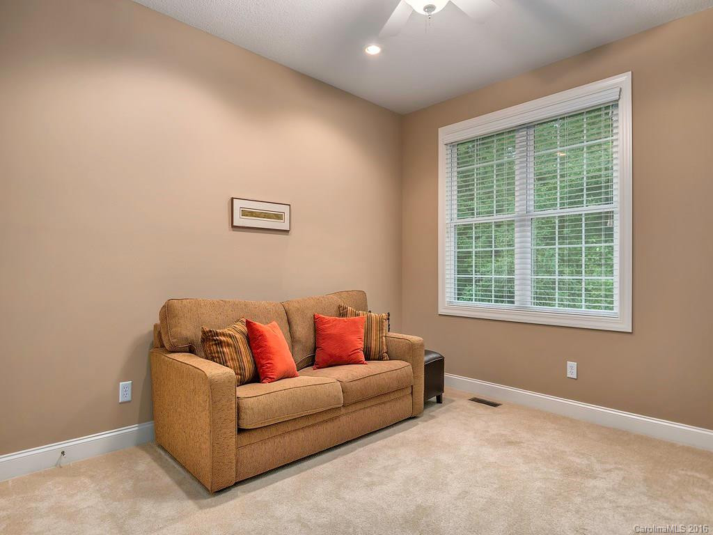 38 Green Meadow Court - Photo 10
