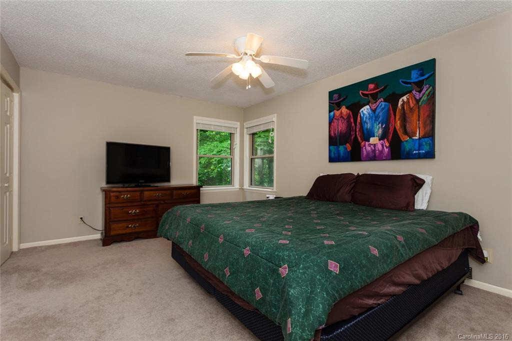 148 Haywood Knolls Drive - Photo 11