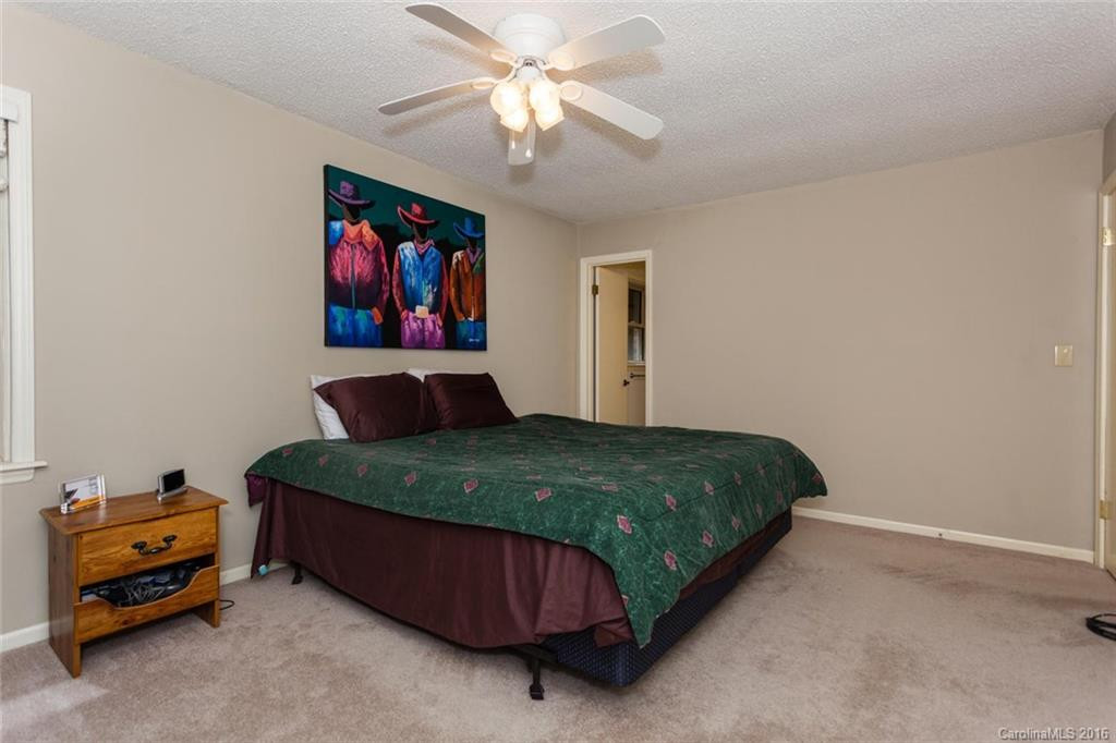 148 Haywood Knolls Drive - Photo 12
