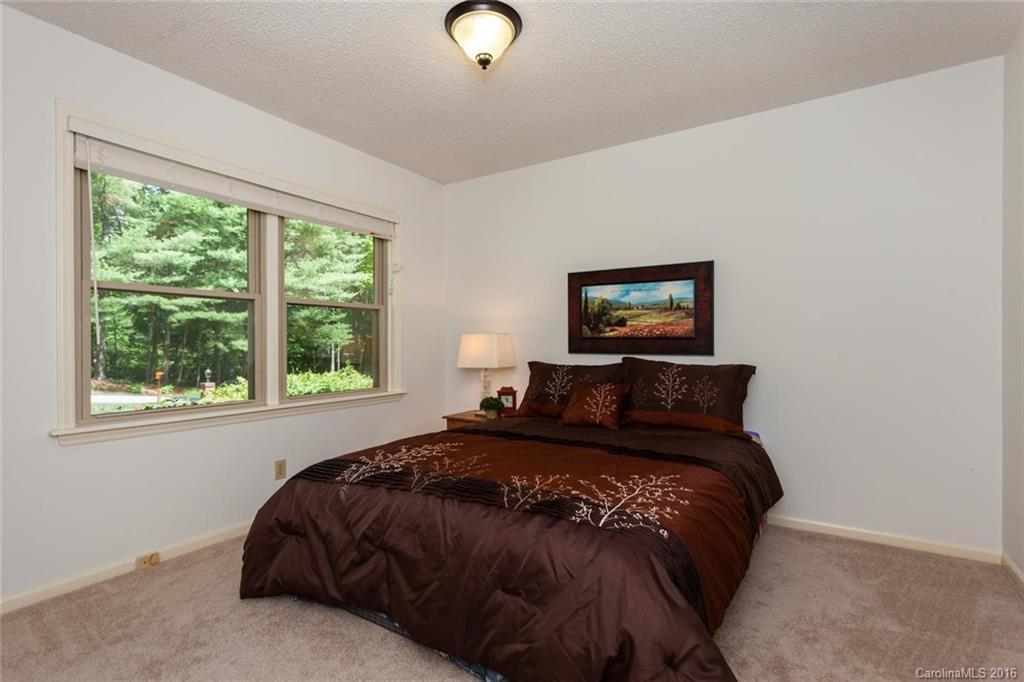 148 Haywood Knolls Drive - Photo 13
