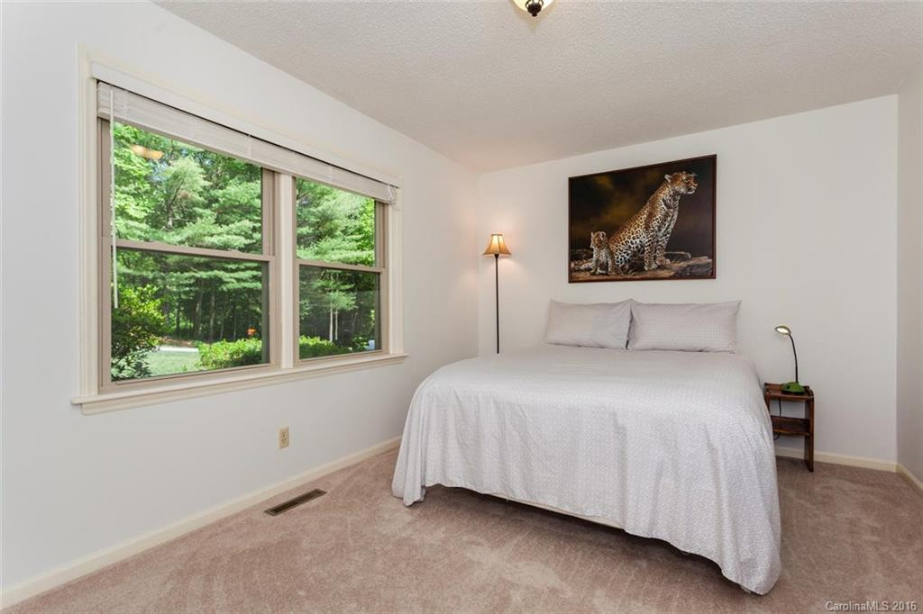 148 Haywood Knolls Drive - Photo 14