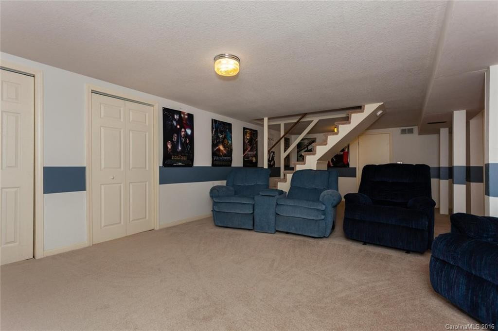 148 Haywood Knolls Drive - Photo 17