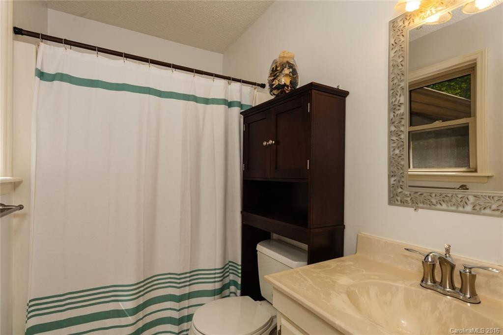 148 Haywood Knolls Drive - Photo 18