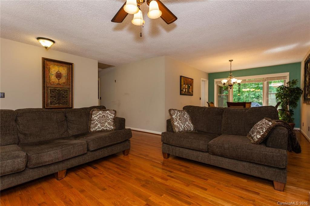 148 Haywood Knolls Drive - Photo 5
