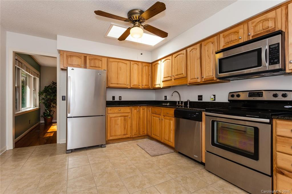 148 Haywood Knolls Drive - Photo 8