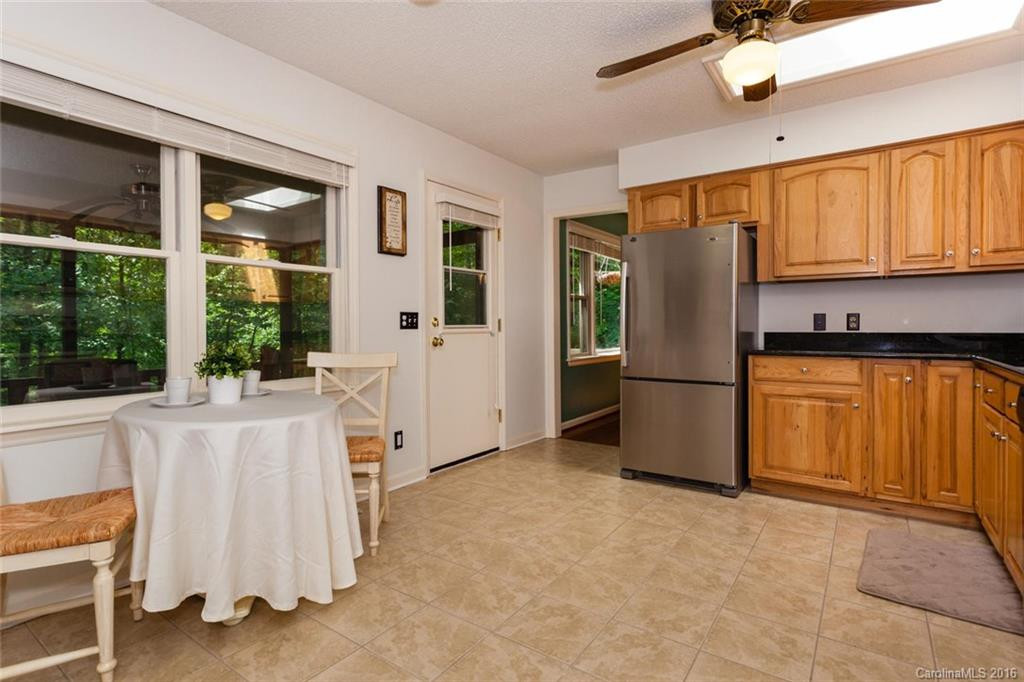 148 Haywood Knolls Drive - Photo 9