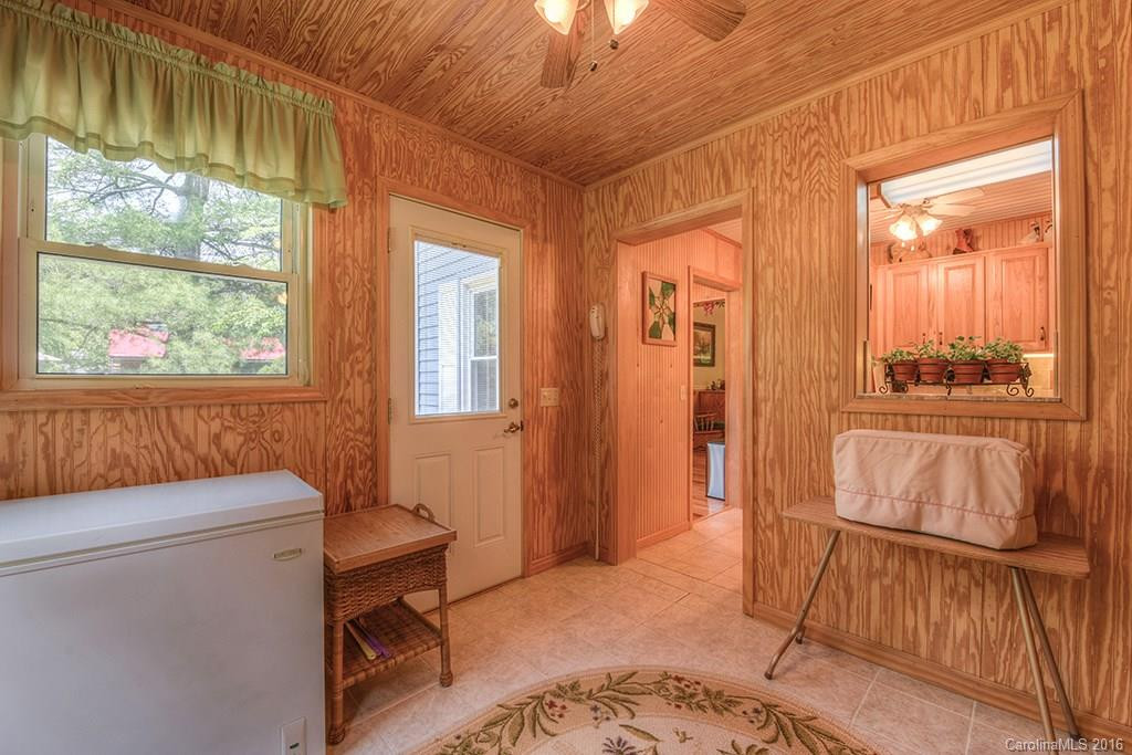 21 Tobacco Road - Photo 15