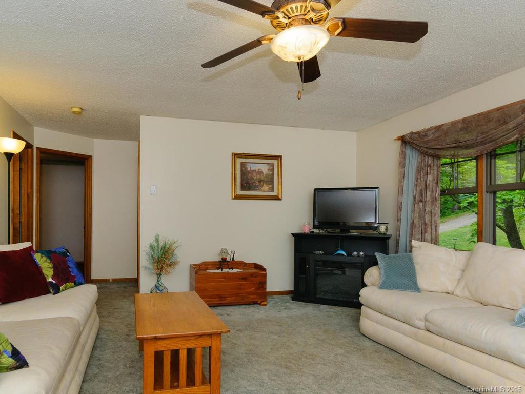 510 Huntinggreen Drive - Photo 4