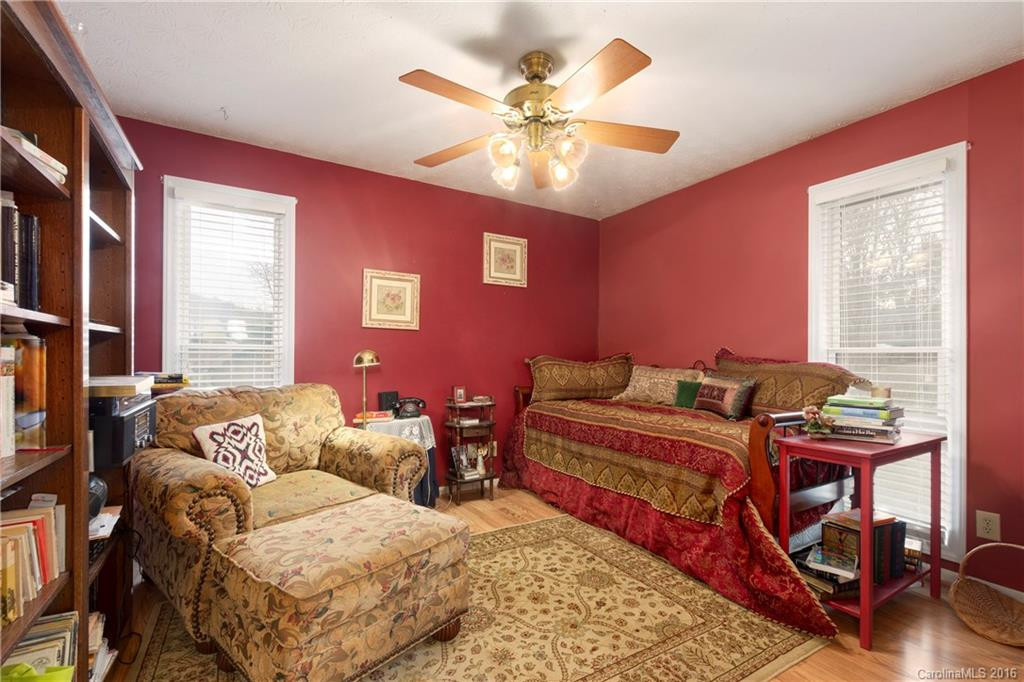 337 Woody Lane - Photo 15