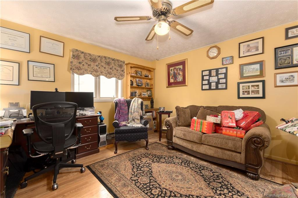 337 Woody Lane - Photo 18