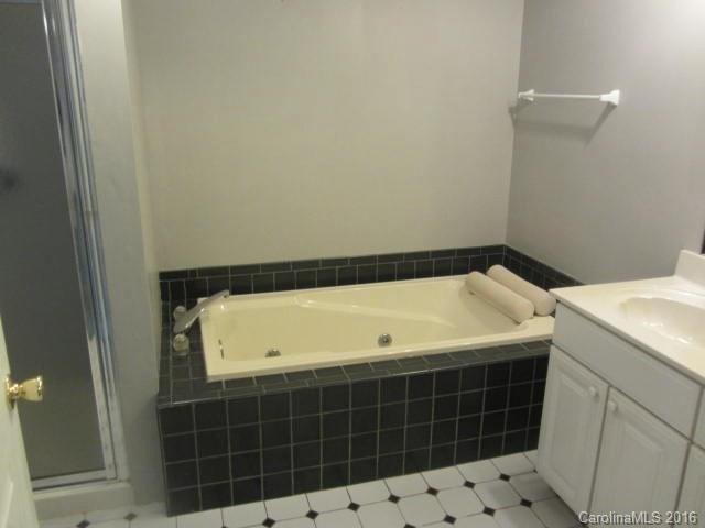 138 Fairway Landing - Photo 9
