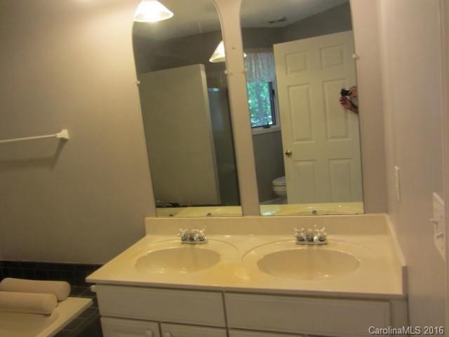 138 Fairway Landing - Photo 10