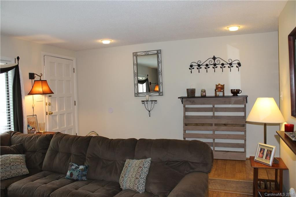 37 Shepard Square #105 - Photo 2
