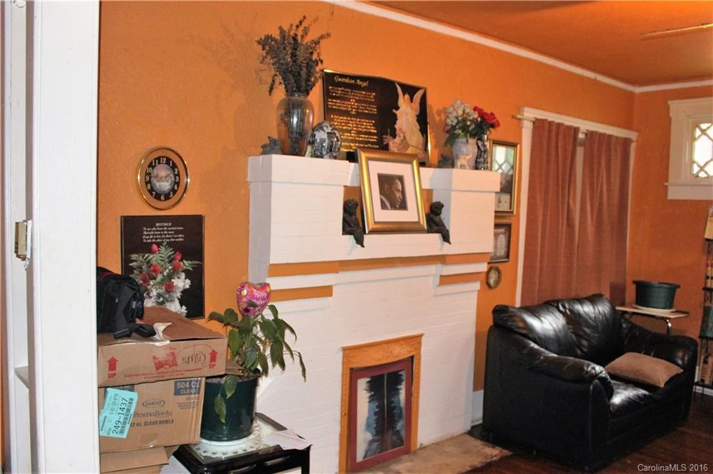 44 Hollywood Street - Photo 2
