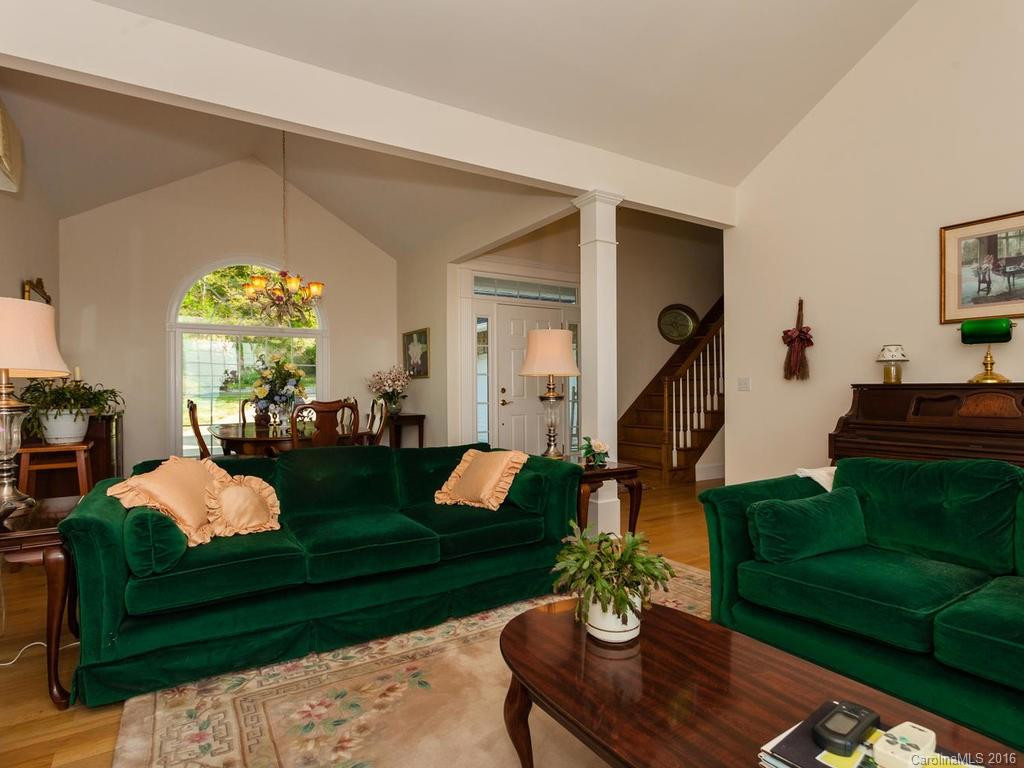 473 Bearwallow Road - Photo 10