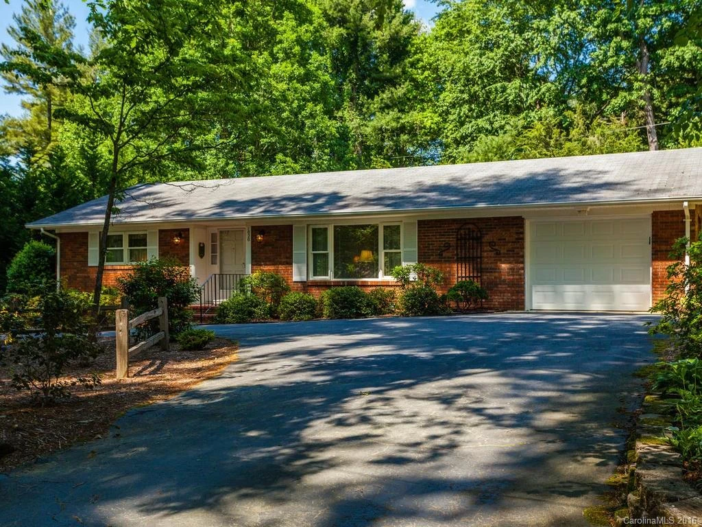 1020 Carousel Lane