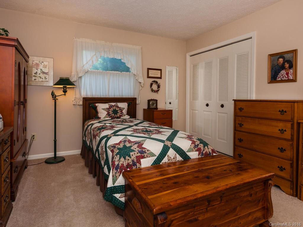 1020 Carousel Lane - Photo 14