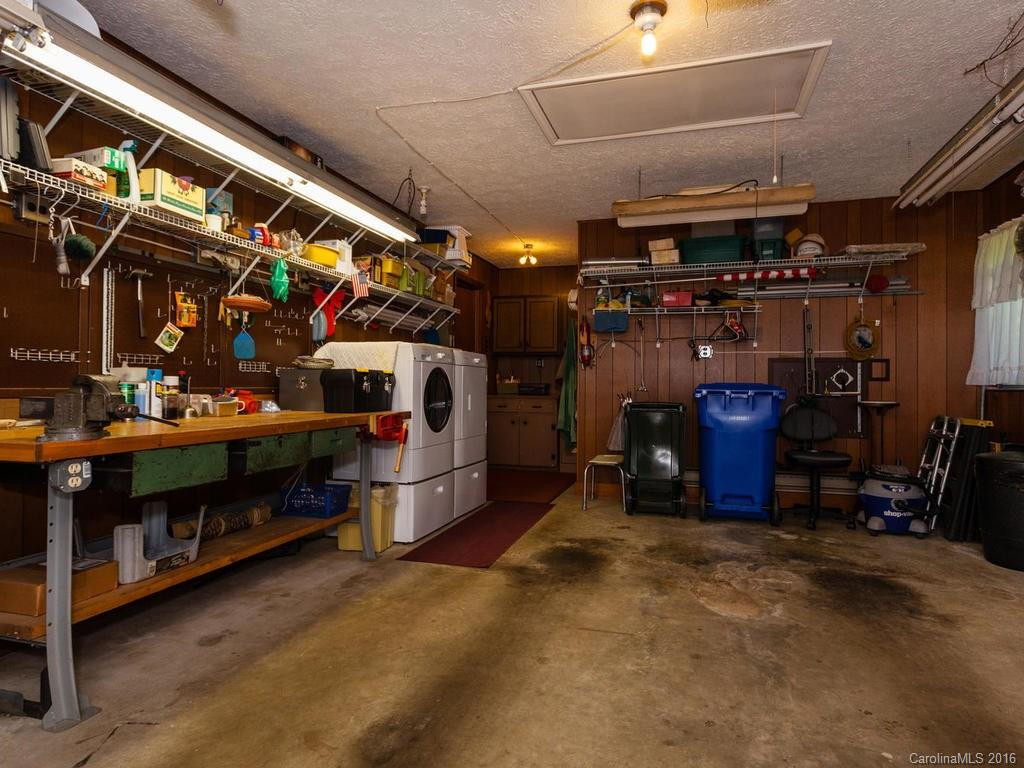 1020 Carousel Lane - Photo 18