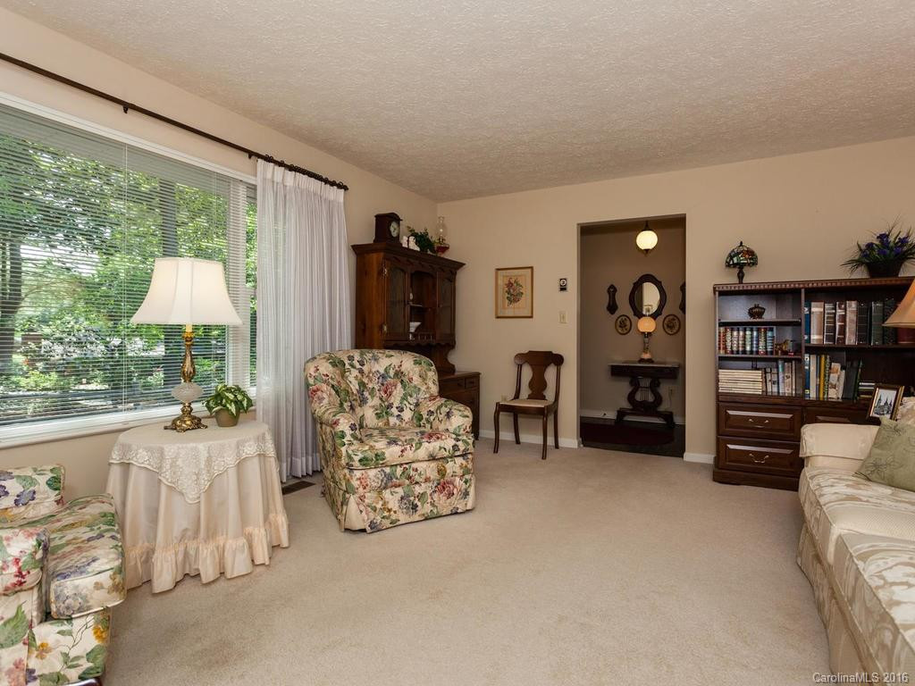 1020 Carousel Lane - Photo 6