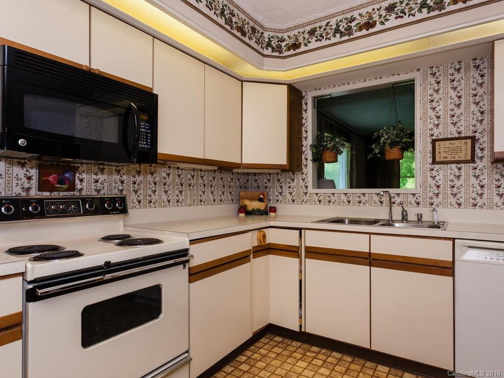 1020 Carousel Lane - Photo 9