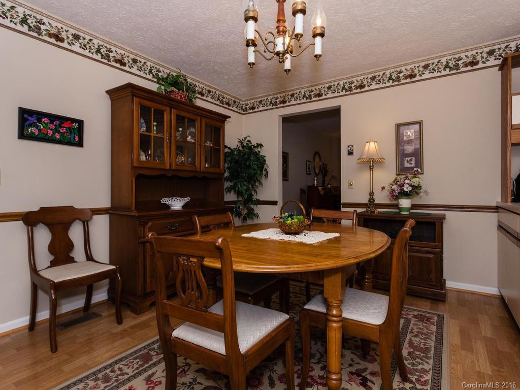 1020 Carousel Lane - Photo 10