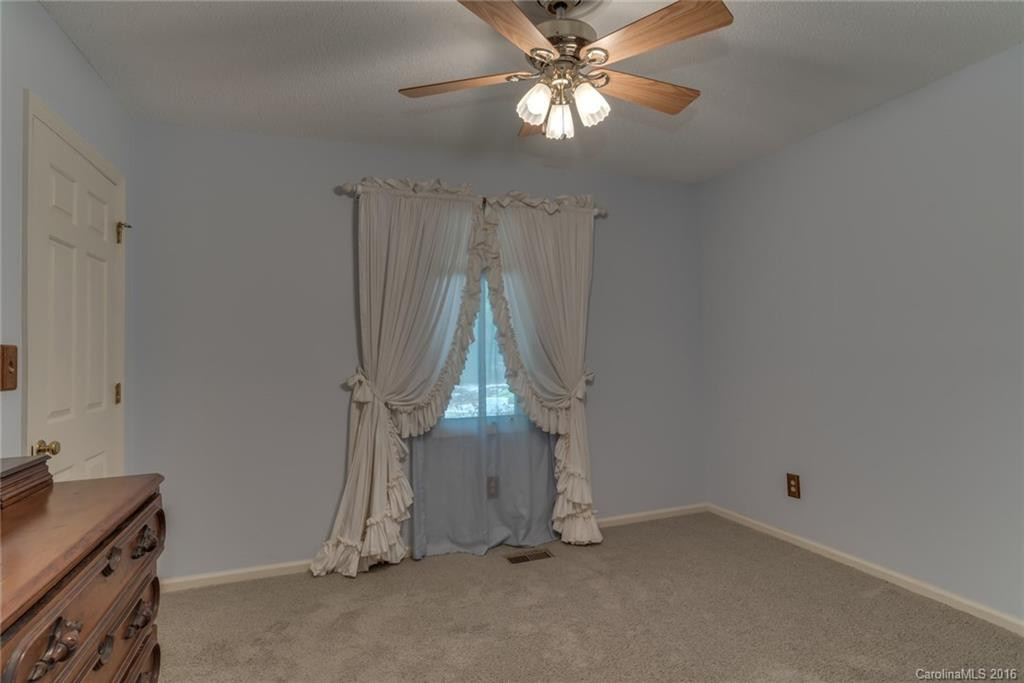 565 Mountain Laurel Drive - Photo 15