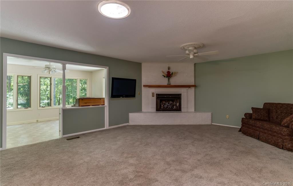 565 Mountain Laurel Drive - Photo 4