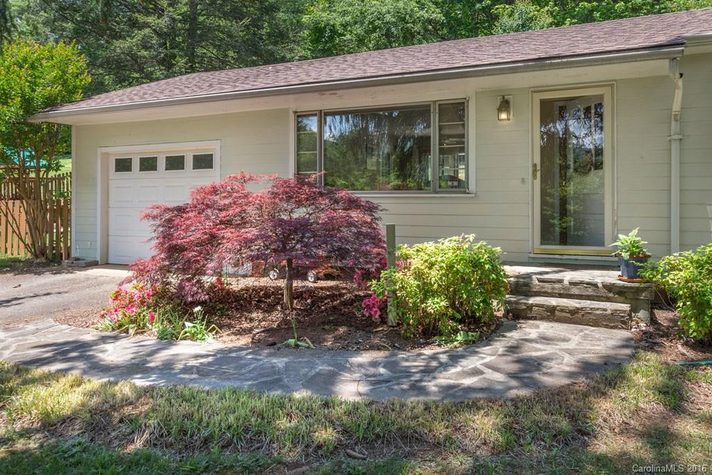 317 Northeast Avenue - Photo 2