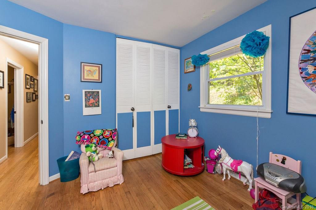 317 Northeast Avenue - Photo 13