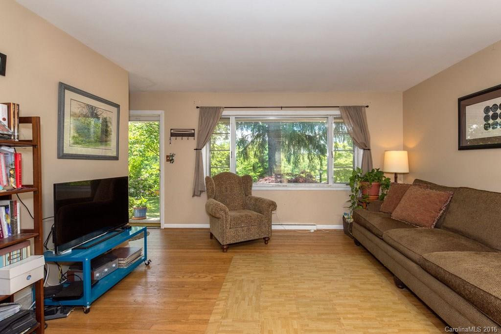 317 Northeast Avenue - Photo 4
