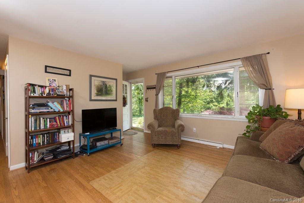 317 Northeast Avenue - Photo 5