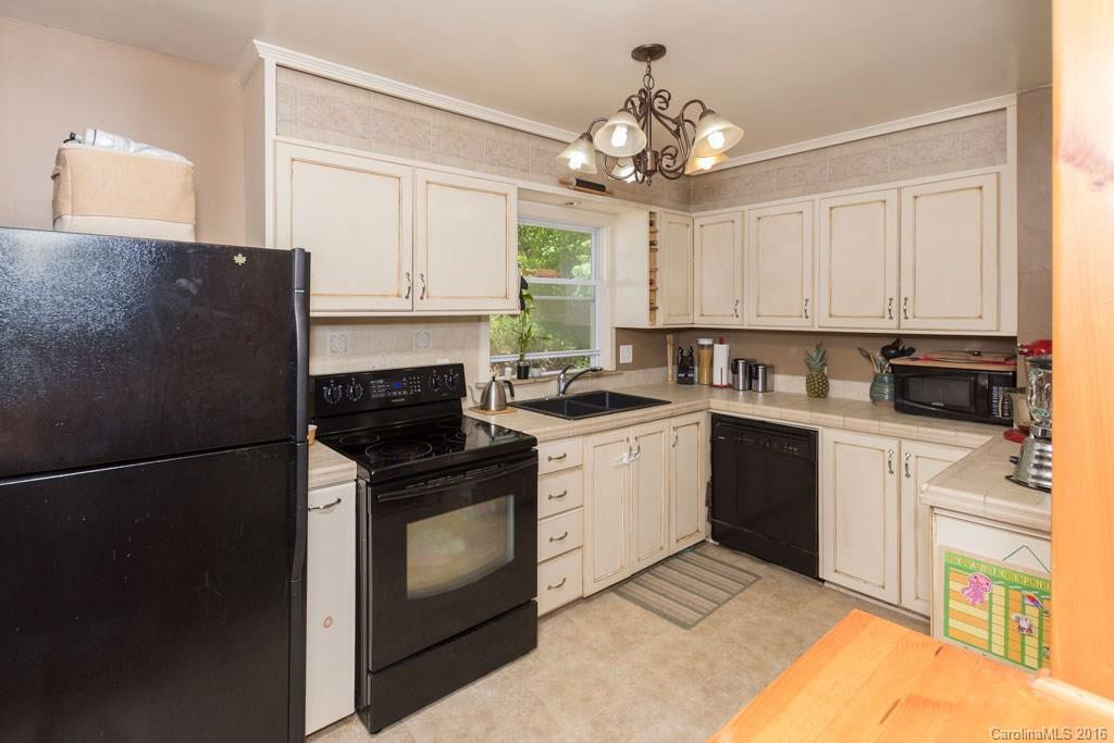317 Northeast Avenue - Photo 9