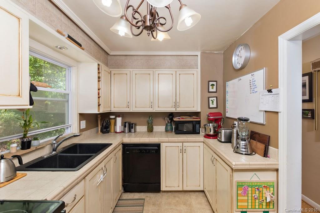 317 Northeast Avenue - Photo 10