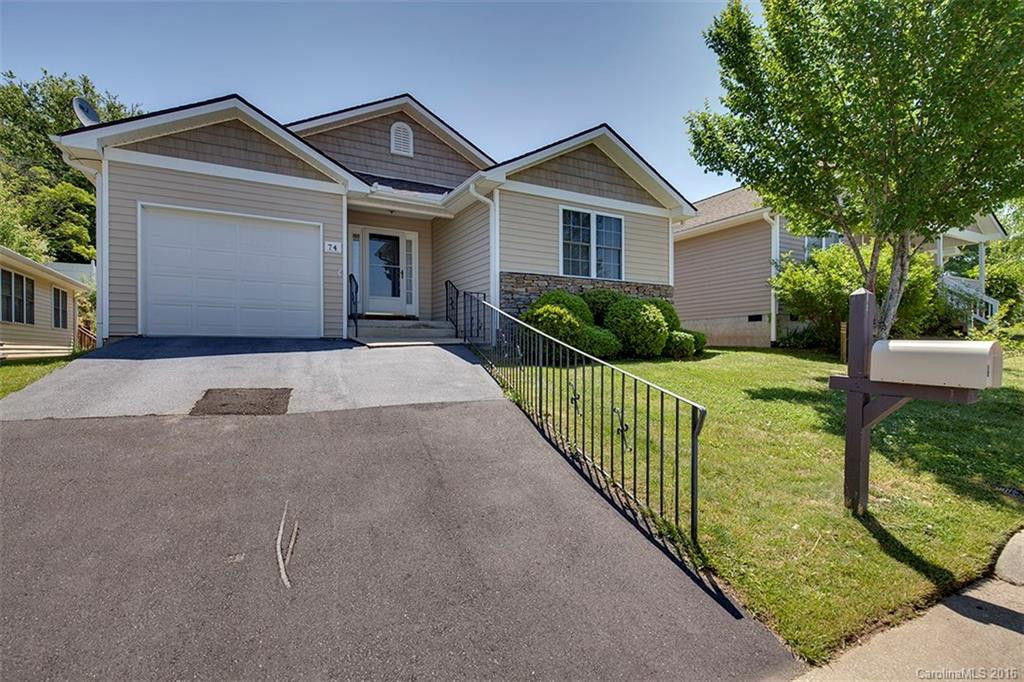 74 Danbury Lane - Photo 2