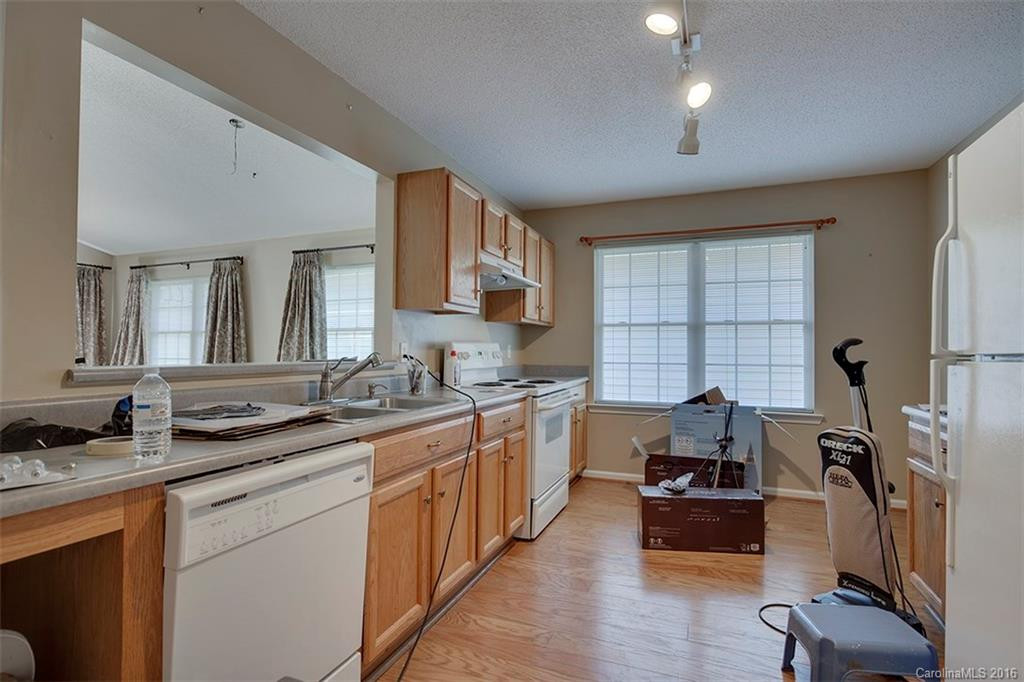 74 Danbury Lane - Photo 3