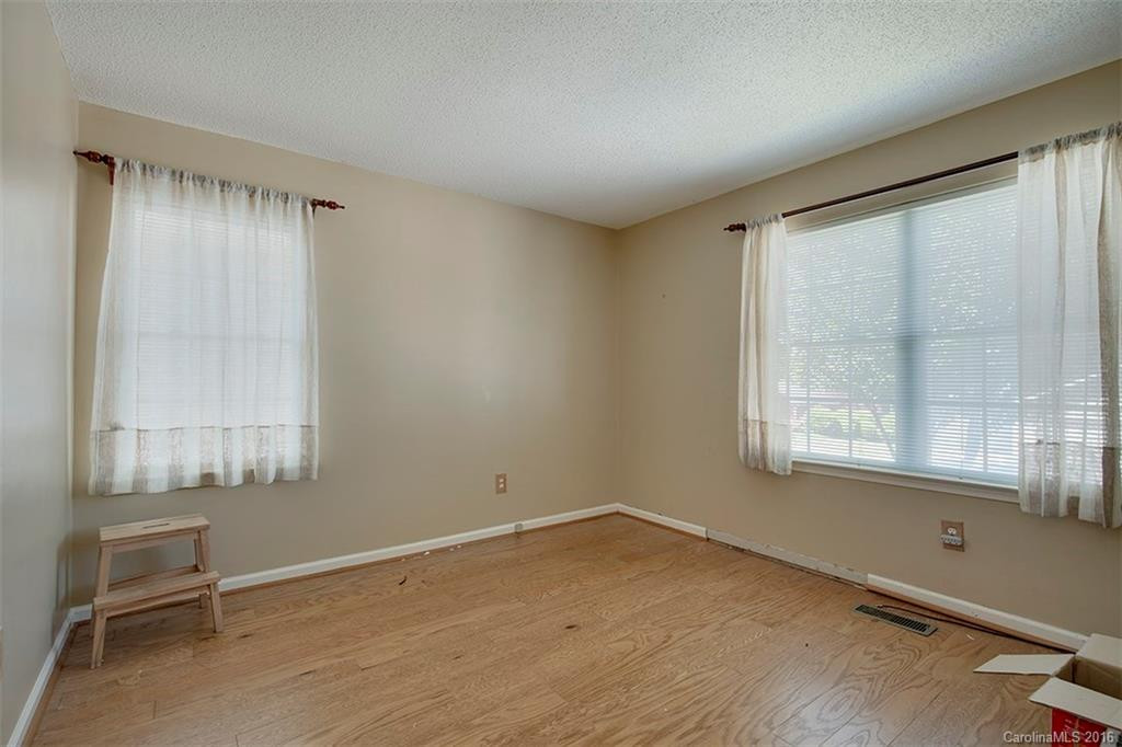 74 Danbury Lane - Photo 9