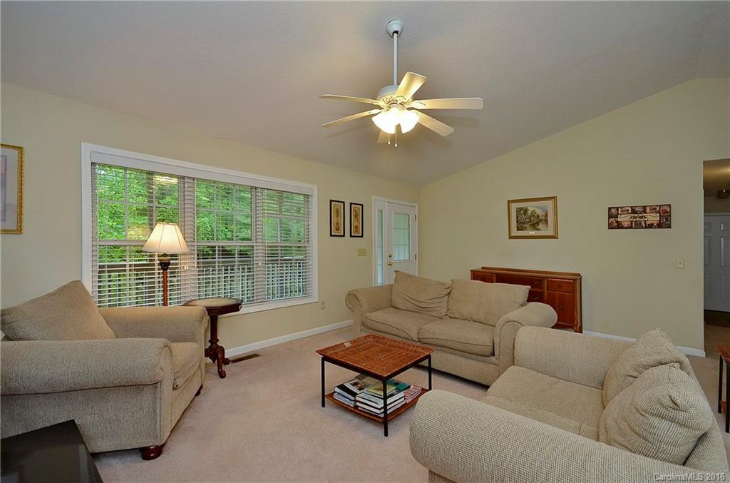 2 Park Knoll Drive - Photo 3