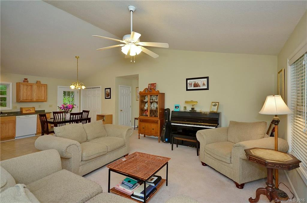 2 Park Knoll Drive - Photo 4