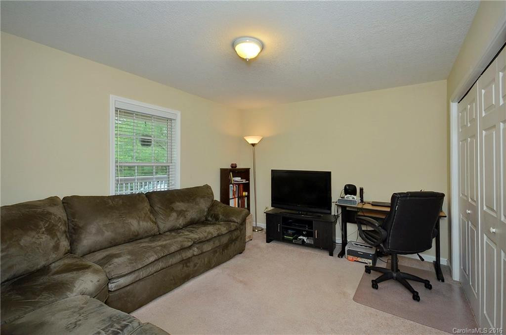 2 Park Knoll Drive - Photo 6