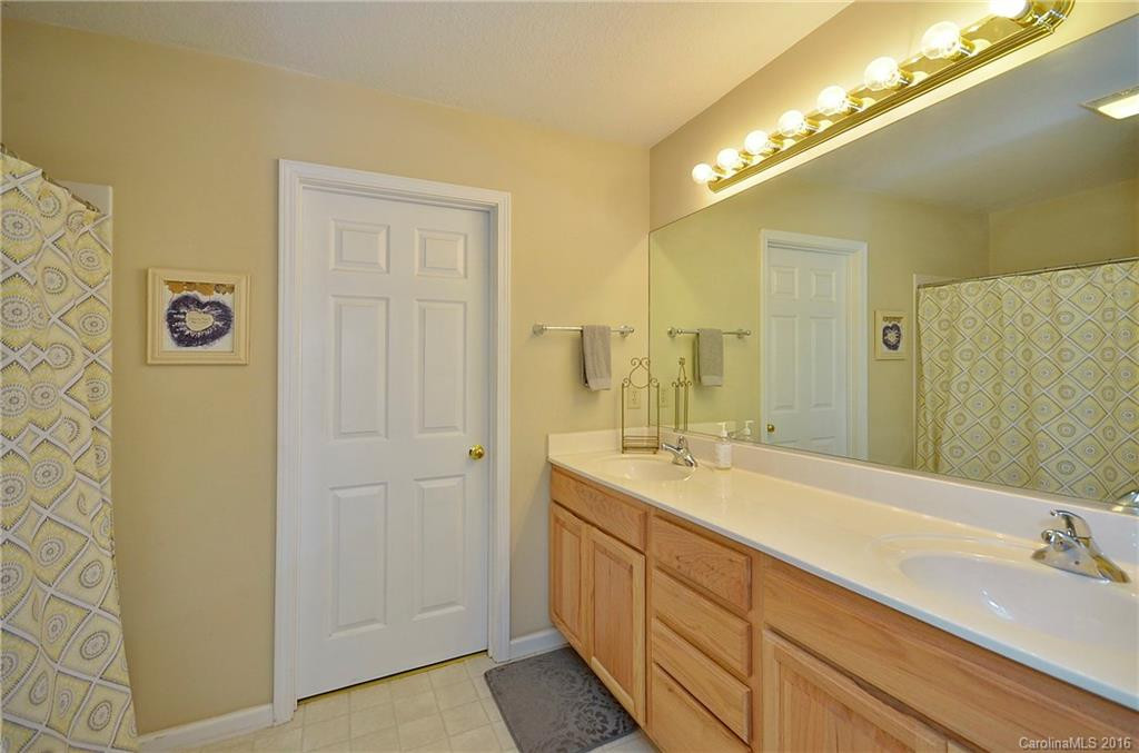 2 Park Knoll Drive - Photo 8