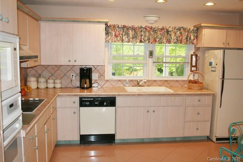 218 Ellington Street - Photo 8
