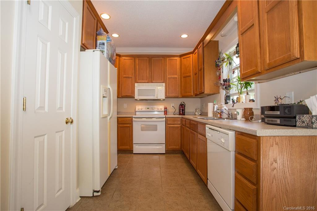 886 West Pointe Drive #18 - Photo 11
