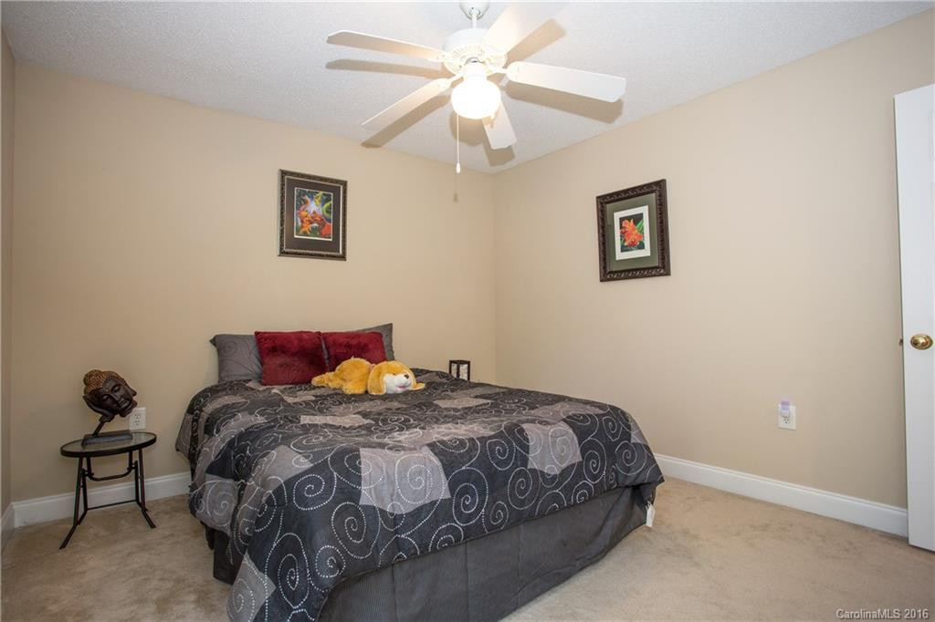 886 West Pointe Drive #18 - Photo 16