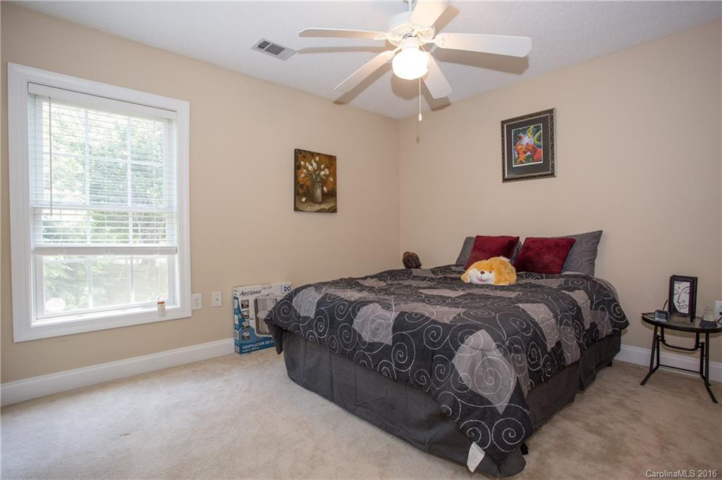 886 West Pointe Drive #18 - Photo 17