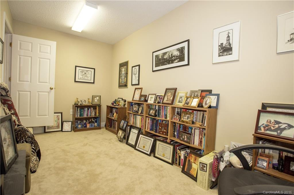 886 West Pointe Drive #18 - Photo 19