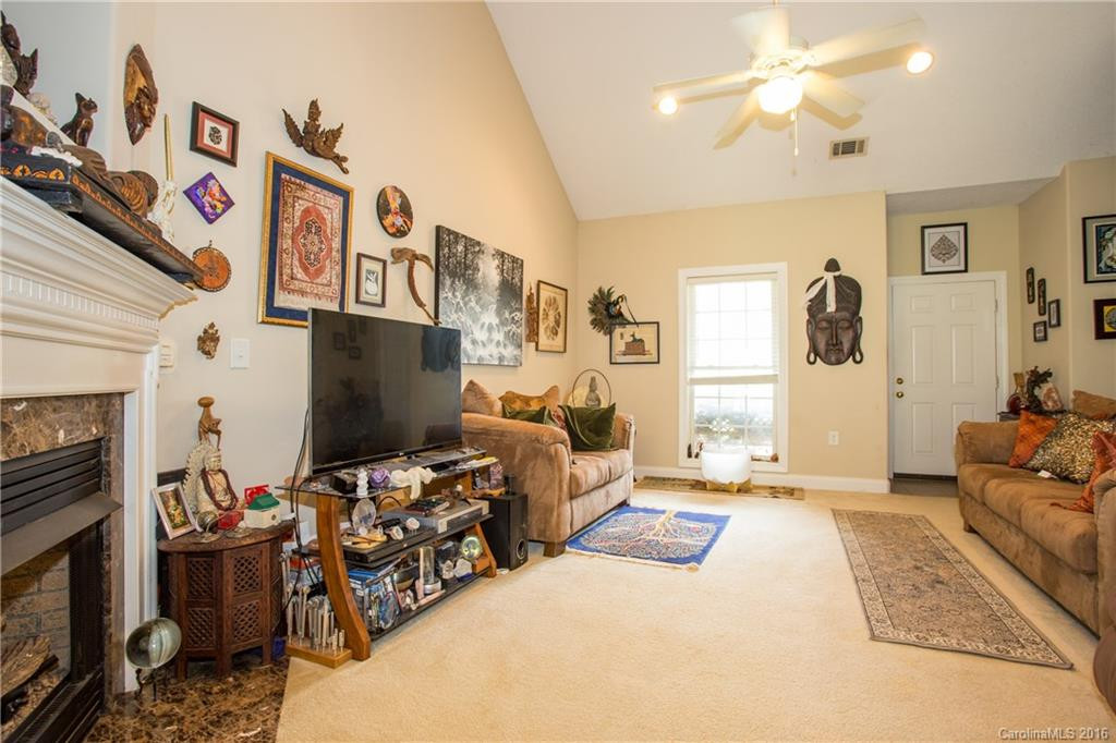 886 West Pointe Drive #18 - Photo 4