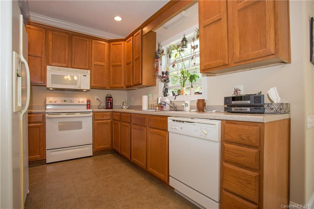 886 West Pointe Drive #18 - Photo 10