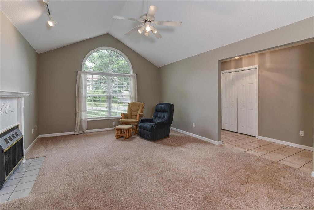 10 Diamond Lane - Photo 4