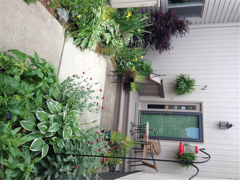 131 Cloverleaf Lane #Unit 3 Bldg 17 - Photo 2