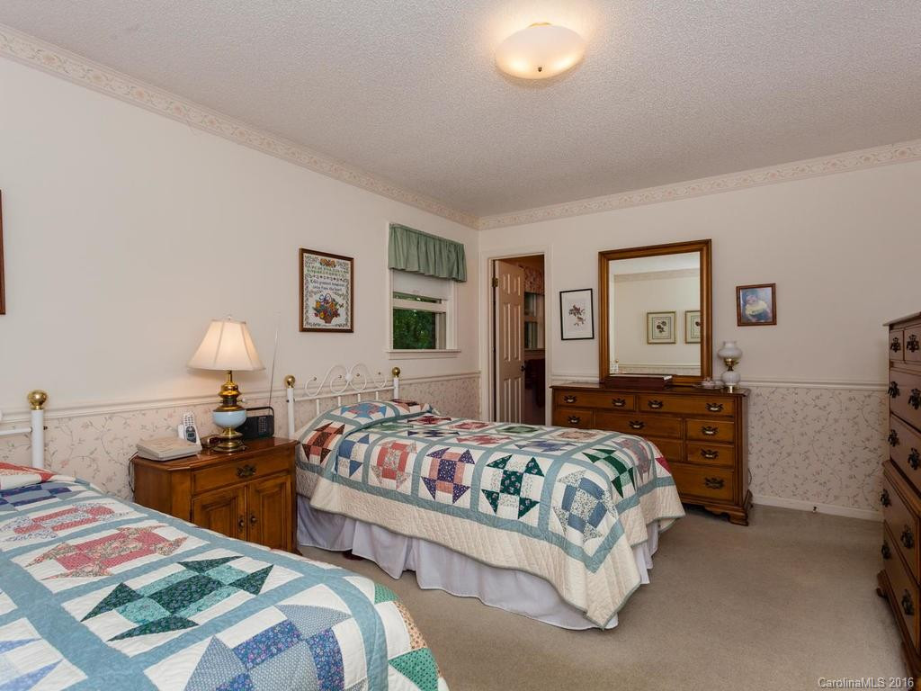 187 Haywood Knolls Drive - Photo 11